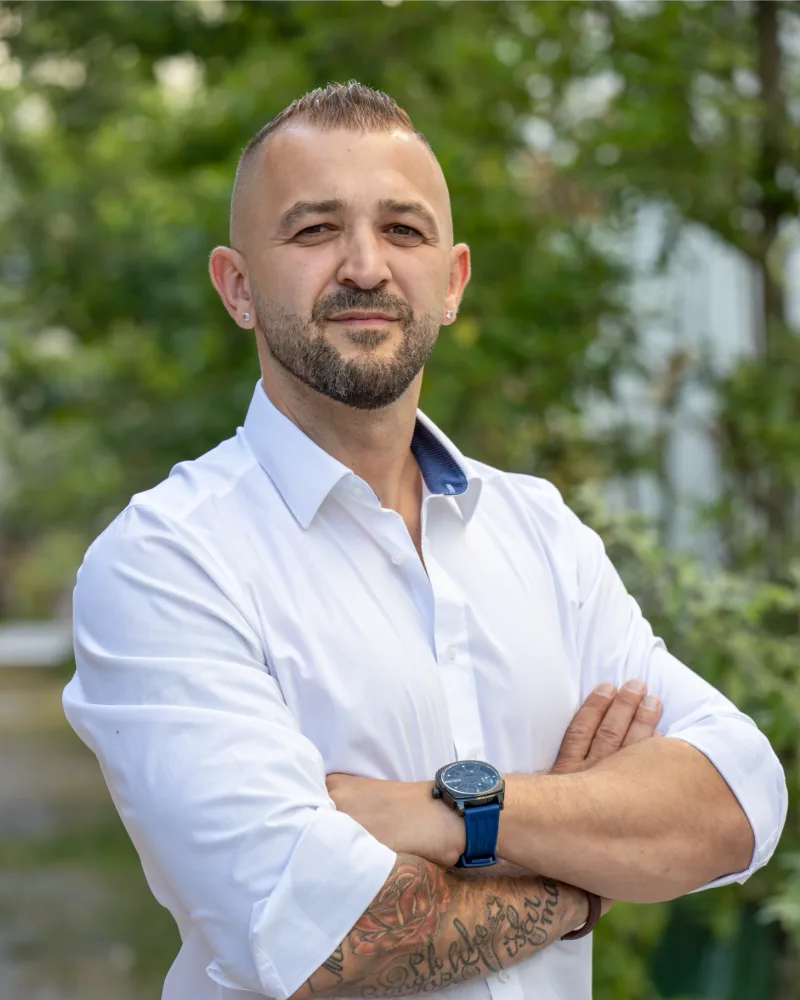 Nik Musaj, Eidg. Dipl. Elektroinstallateur bei der Elektro LL GmbH
